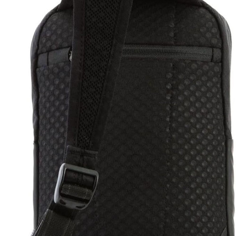 Pacsafe Black Venturesafe X Anti-Theft Backpack crossbody - Picture 3 of 11